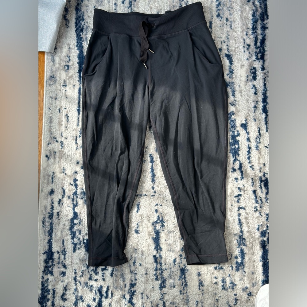 Lululemon Cropped Lounge Pant
